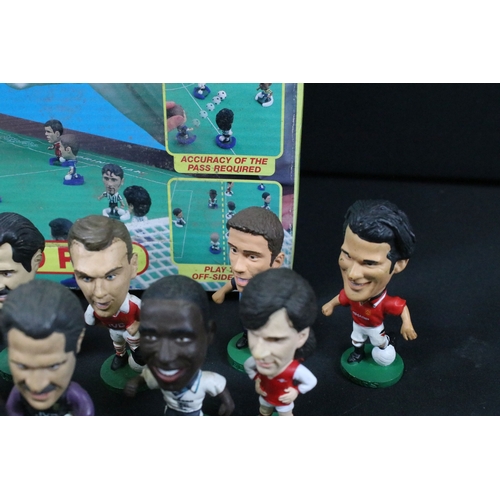 88 - Football - 35 Corinthian figures along with boxed Corinthian Super Club set and a quantity of footba... 