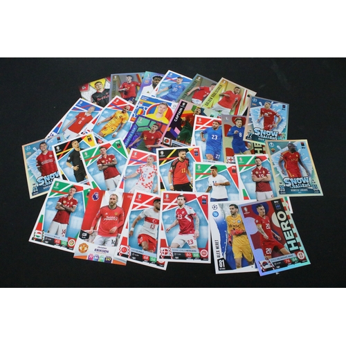 88 - Football - 35 Corinthian figures along with boxed Corinthian Super Club set and a quantity of footba... 