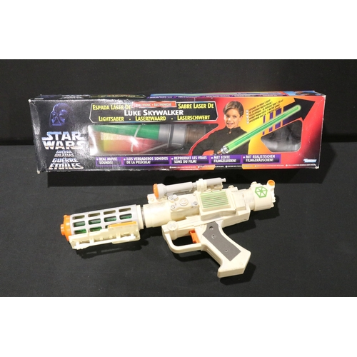 89 - Star Wars - 10 Boxed Star Wars figures, toys and collectables plus additional unboxed items featurin... 