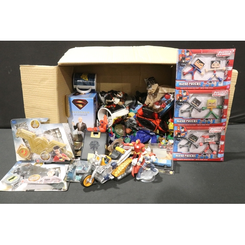 97 - Large collection of TV & Sci Fi related figures, toys and collectables to include Alien, Predator, I... 