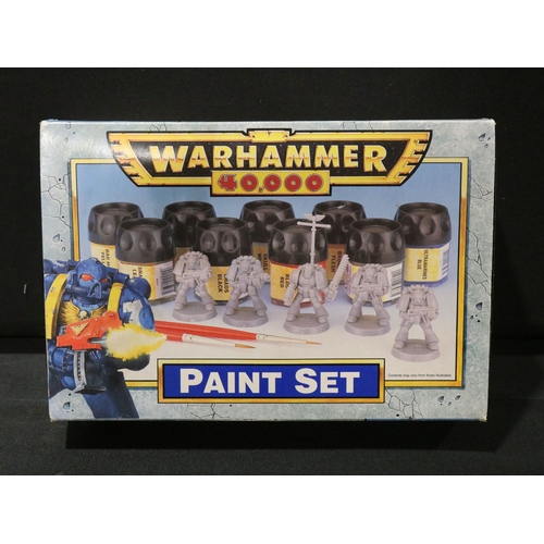 85 - Games Workshop - Boxed Warhammer 40,000 Space Marine Paint Set complete with figures on spruce, brus... 