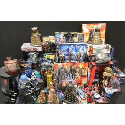 95 - Large collection of boxed & unboxed Sci Fi & TV related toys, figures and collectables to include St... 