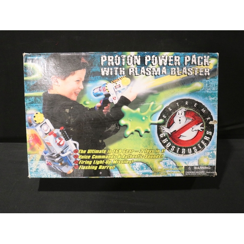 95 - Large collection of boxed & unboxed Sci Fi & TV related toys, figures and collectables to include St... 