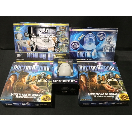 95 - Large collection of boxed & unboxed Sci Fi & TV related toys, figures and collectables to include St... 