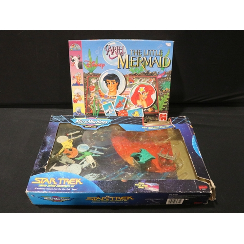 95 - Large collection of boxed & unboxed Sci Fi & TV related toys, figures and collectables to include St... 