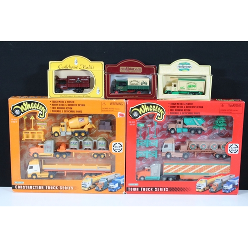 280 - 43 Boxed diecast / plastic models and sets to include 2 x Wheelers sets, Corgi Trackside, Cararama, ... 