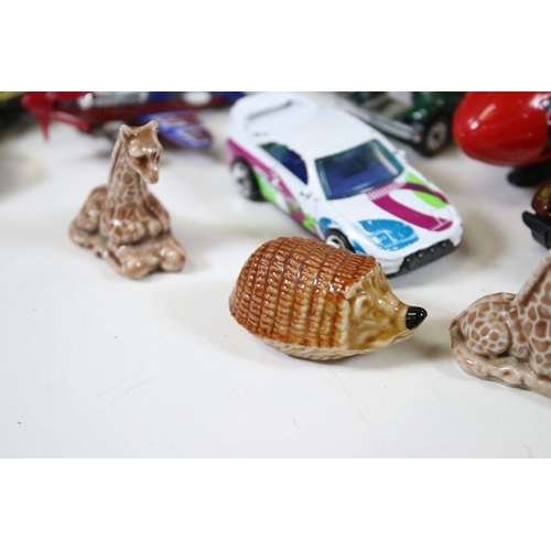 300 - Collection of diecast models to include 6 x boxed Collezione Classico, Corgi, Vanguards, Matchbox Mo... 