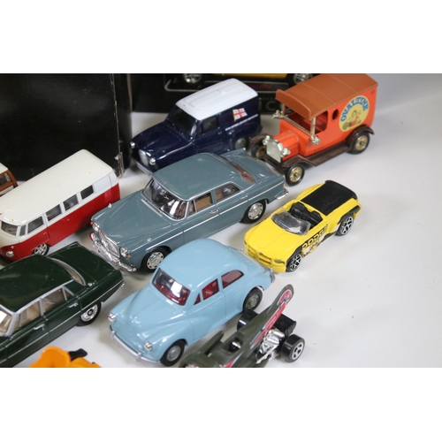 300 - Collection of diecast models to include 6 x boxed Collezione Classico, Corgi, Vanguards, Matchbox Mo... 
