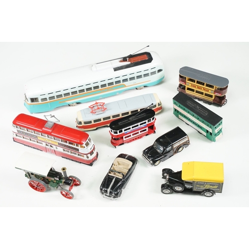 297 - Collection of diecast model buses and trams to include mainly Corgi examples including 3 x boxed / c... 
