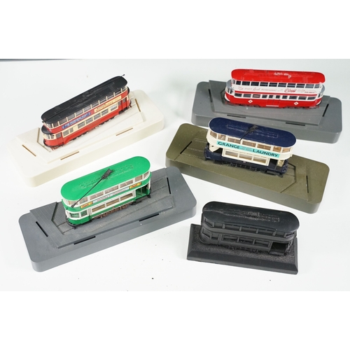 297 - Collection of diecast model buses and trams to include mainly Corgi examples including 3 x boxed / c... 
