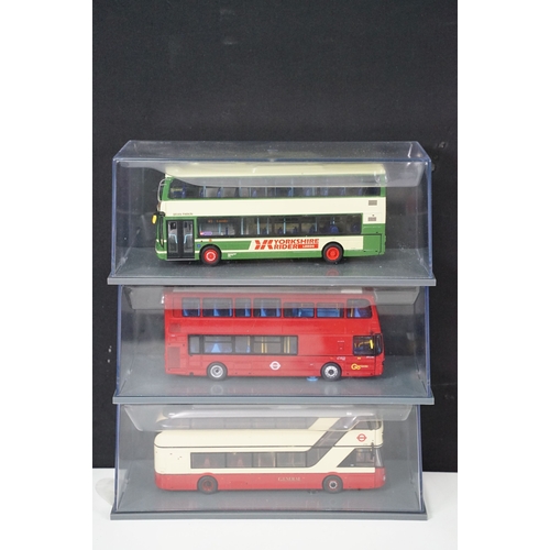 297 - Collection of diecast model buses and trams to include mainly Corgi examples including 3 x boxed / c... 