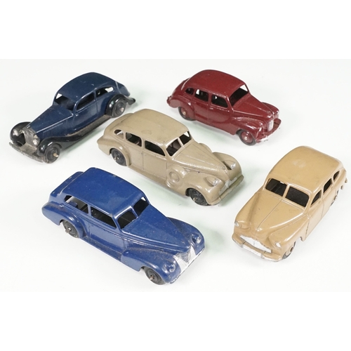 494A - Five boxed Dinky diecast models contained within an original Dinky 39B Oldsmobile Six Sedan, include... 