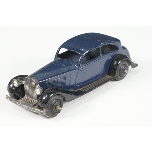 494A - Five boxed Dinky diecast models contained within an original Dinky 39B Oldsmobile Six Sedan, include... 