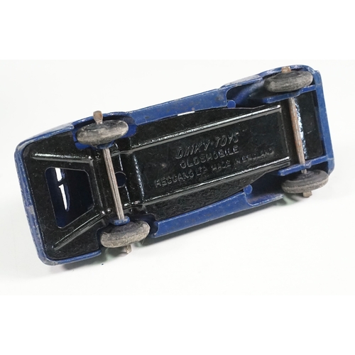 494A - Five boxed Dinky diecast models contained within an original Dinky 39B Oldsmobile Six Sedan, include... 