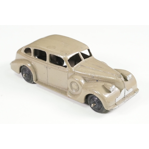 494A - Five boxed Dinky diecast models contained within an original Dinky 39B Oldsmobile Six Sedan, include... 