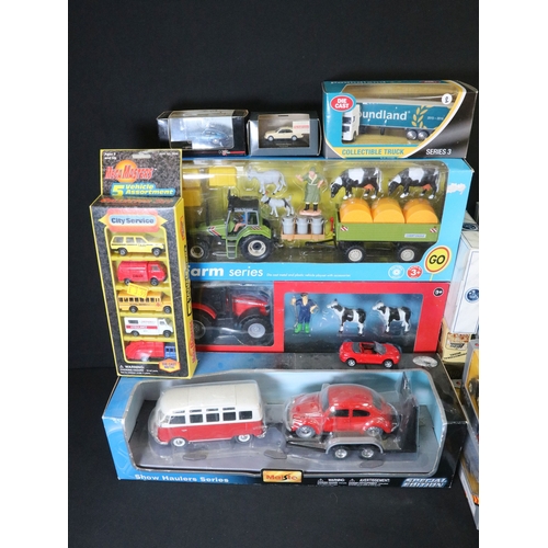 358 - Around 110 boxed diecast & plastic models to include Cararama, Corgi, Burago, Majorette, Lledo etc, ... 