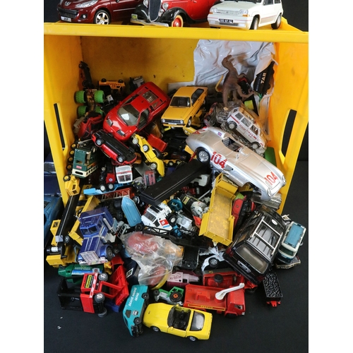365 - Collection of play worn diecast models featuring various scales to include  Greenlight, Maisto, No R... 