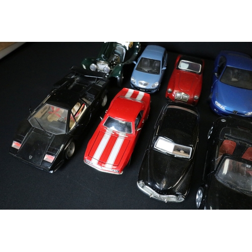 365 - Collection of play worn diecast models featuring various scales to include  Greenlight, Maisto, No R... 