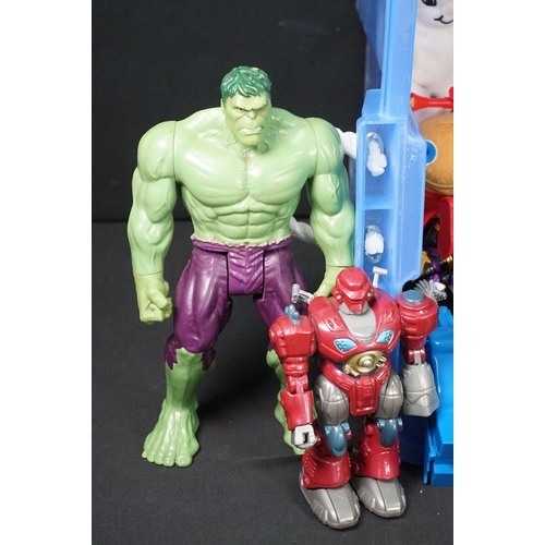 700 - Collection of circa 1990s onwards TV / Sci Fi / Superhero related action figures to include boxed DC... 