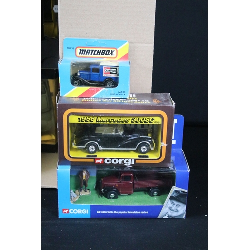 347 - 32 Boxed / cased diecast models to include 10 x Corgi James Bond 007 examples including The Definiti... 