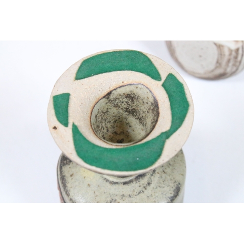 80 - Collection of studio pottery, to comprise a footed caddy with oat meal glaze and tenmoku accents, a ... 