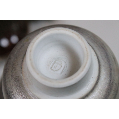 80 - Collection of studio pottery, to comprise a footed caddy with oat meal glaze and tenmoku accents, a ... 