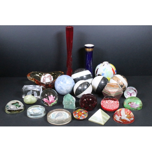83 - Collection of glass, to comprise a group of paperweights including Millefiore, swing vases, Murano s... 