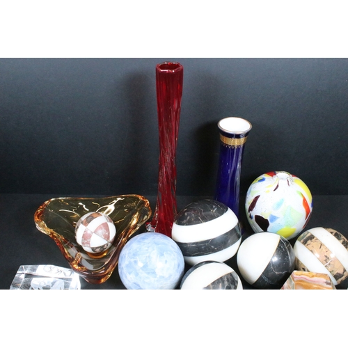 83 - Collection of glass, to comprise a group of paperweights including Millefiore, swing vases, Murano s... 