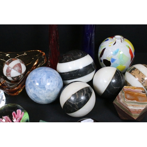 83 - Collection of glass, to comprise a group of paperweights including Millefiore, swing vases, Murano s... 