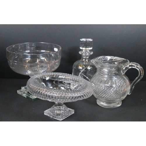 85 - Group of cut crystal glass, to comprise a footed bowl centrepiece, H 20cm x D 21cm, a Da Vinci cryst... 