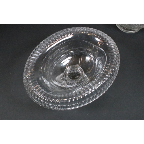 85 - Group of cut crystal glass, to comprise a footed bowl centrepiece, H 20cm x D 21cm, a Da Vinci cryst... 