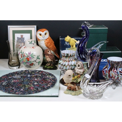 90 - Group of mixed ceramics and glass, to comprise boxed Minton Haddon Hall, Beswick Owl, boxed Aynsley ... 