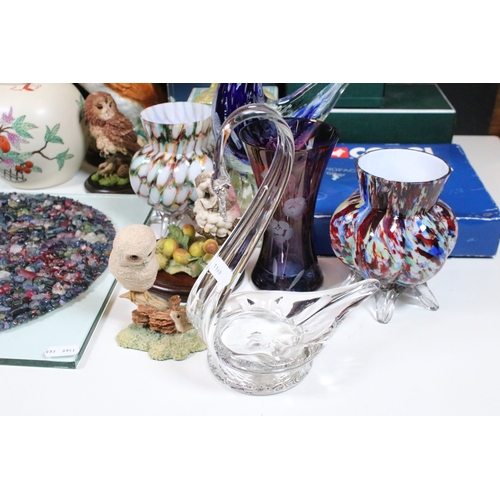 90 - Group of mixed ceramics and glass, to comprise boxed Minton Haddon Hall, Beswick Owl, boxed Aynsley ... 