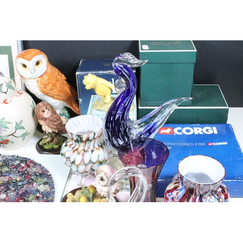 90 - Group of mixed ceramics and glass, to comprise boxed Minton Haddon Hall, Beswick Owl, boxed Aynsley ... 