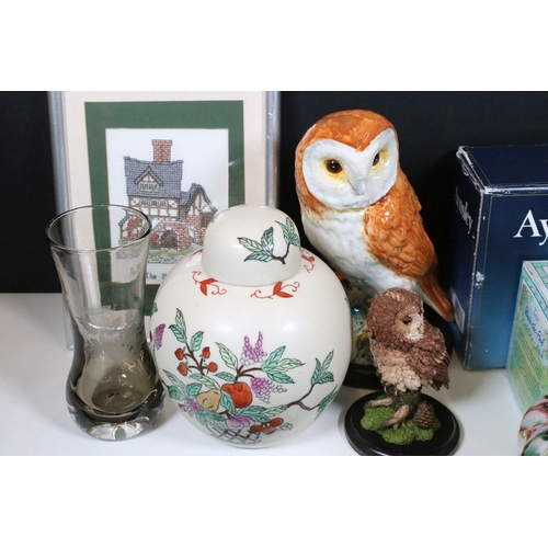 90 - Group of mixed ceramics and glass, to comprise boxed Minton Haddon Hall, Beswick Owl, boxed Aynsley ... 