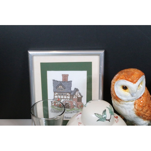 90 - Group of mixed ceramics and glass, to comprise boxed Minton Haddon Hall, Beswick Owl, boxed Aynsley ... 