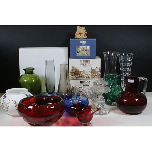 102 - Assortment of mixed ceramics, ornaments and glassware, to include five Lilliput Lane miniature model... 