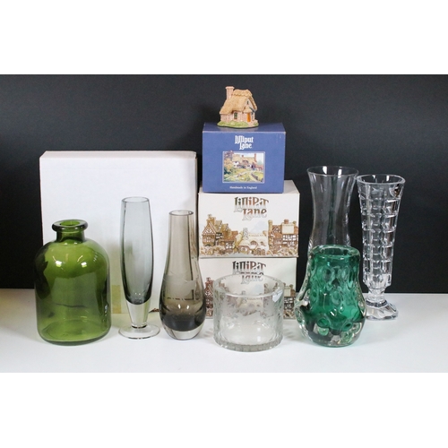 102 - Assortment of mixed ceramics, ornaments and glassware, to include five Lilliput Lane miniature model... 