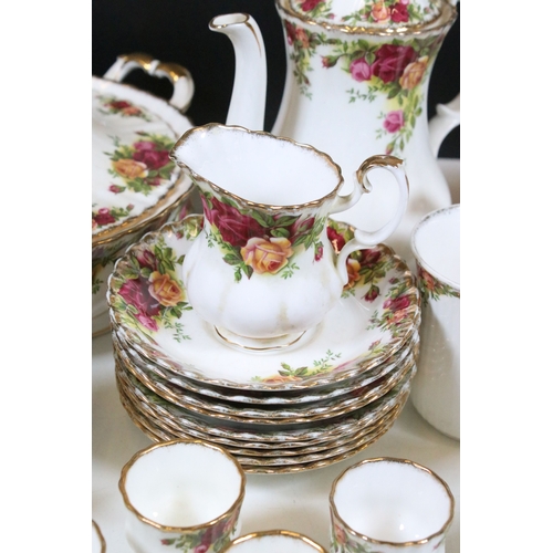 104 - Royal Albert 'Old Country Roses' pattern part dinner and tea set, to include one tureen with lid, on... 