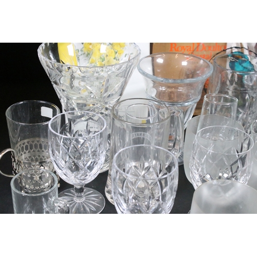 115 - Assortment of mixed glassware, to include six boxed fruit dishes, one boxed Balmoral vase, two boxed... 