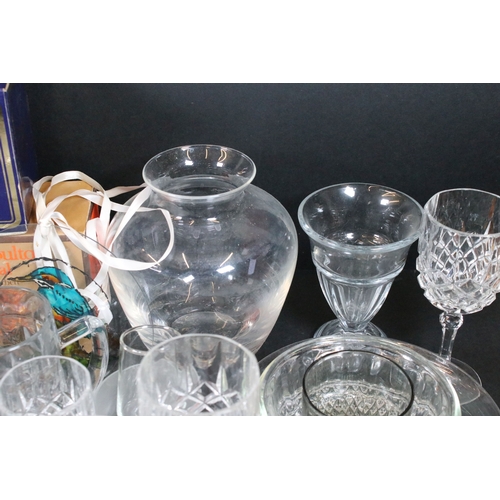 115 - Assortment of mixed glassware, to include six boxed fruit dishes, one boxed Balmoral vase, two boxed... 