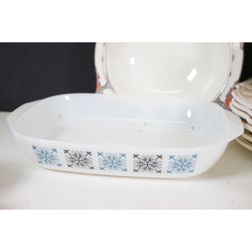 116 - Assortment of ceramic and glass tableware, to include one Crown Ducal 'Orange Tree' pattern bowl, on... 