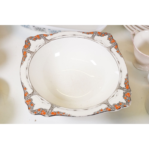 116 - Assortment of ceramic and glass tableware, to include one Crown Ducal 'Orange Tree' pattern bowl, on... 