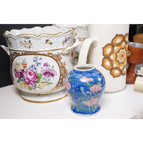 118 - Assortment of ceramic, glass and wooden items, to include one lidded, pan-form condiment box in a fl... 