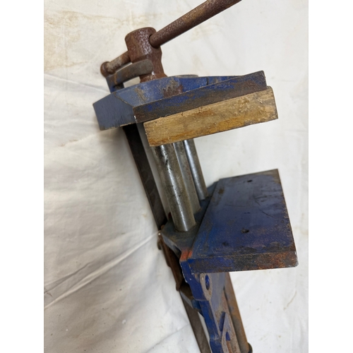 RECORD 52 1/2 E BENCH VICE