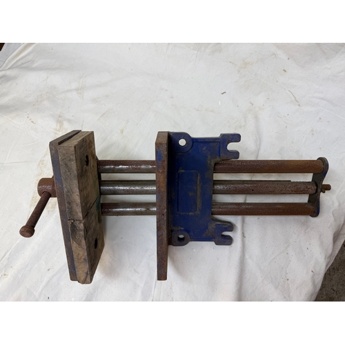 RECORD 52 1/2 E BENCH VICE