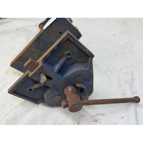 RECORD 52 1/2 D BENCH VICE
