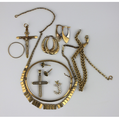 304 - Ten items of mostly 9ct gold jewellery comprising an oval hinged bangle, a graduated collar necklace... 