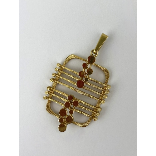 371 - A 9ct gold pendant in an abstract design having a partly textured finish, 5g