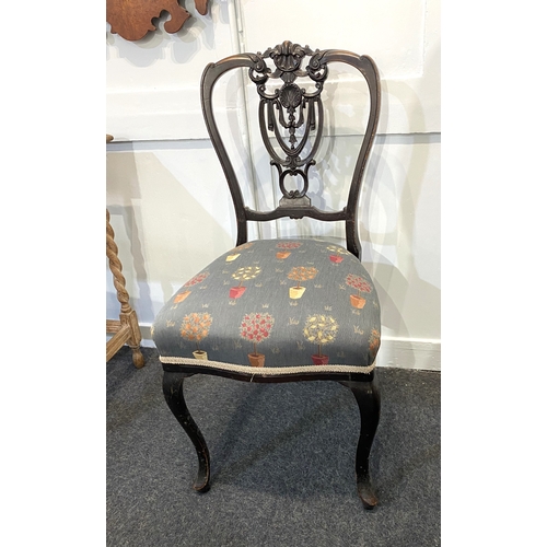 478 - A Victorian ebonised dining chair with carved and pierced vase back, upholstered seat on cabriole le... 